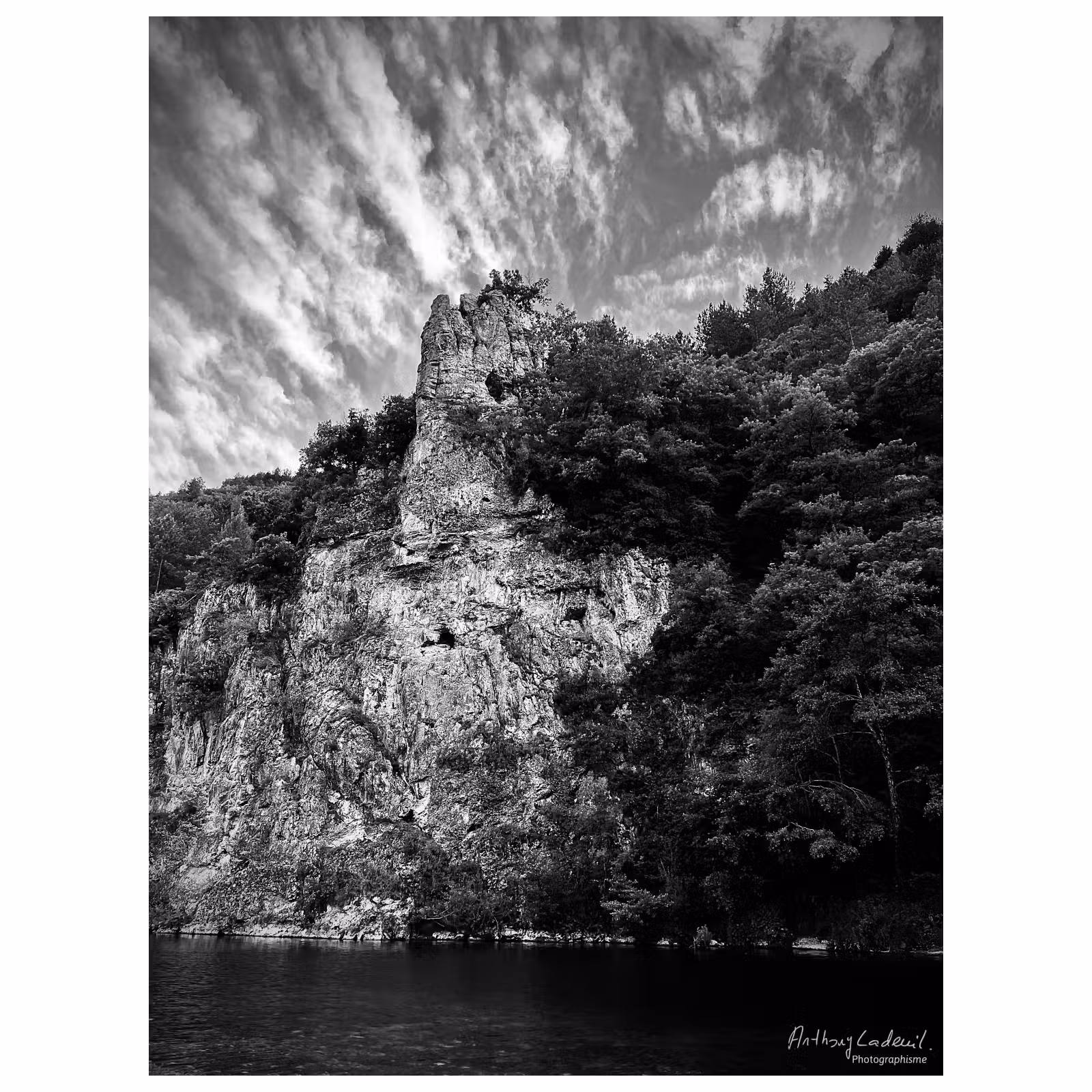 rocher remarquable dans les Gorges du Tarn