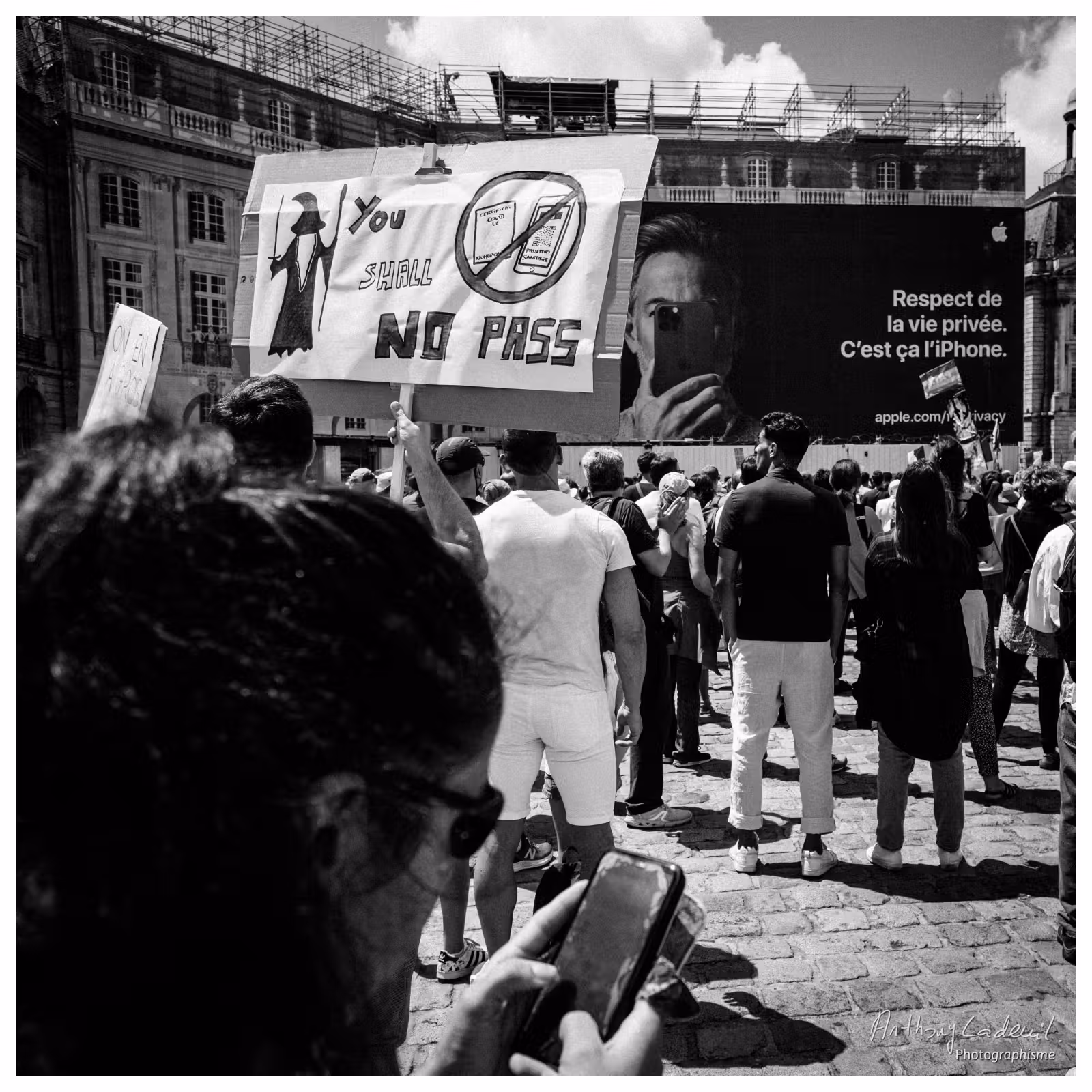 scène de manifestation anti vaccin