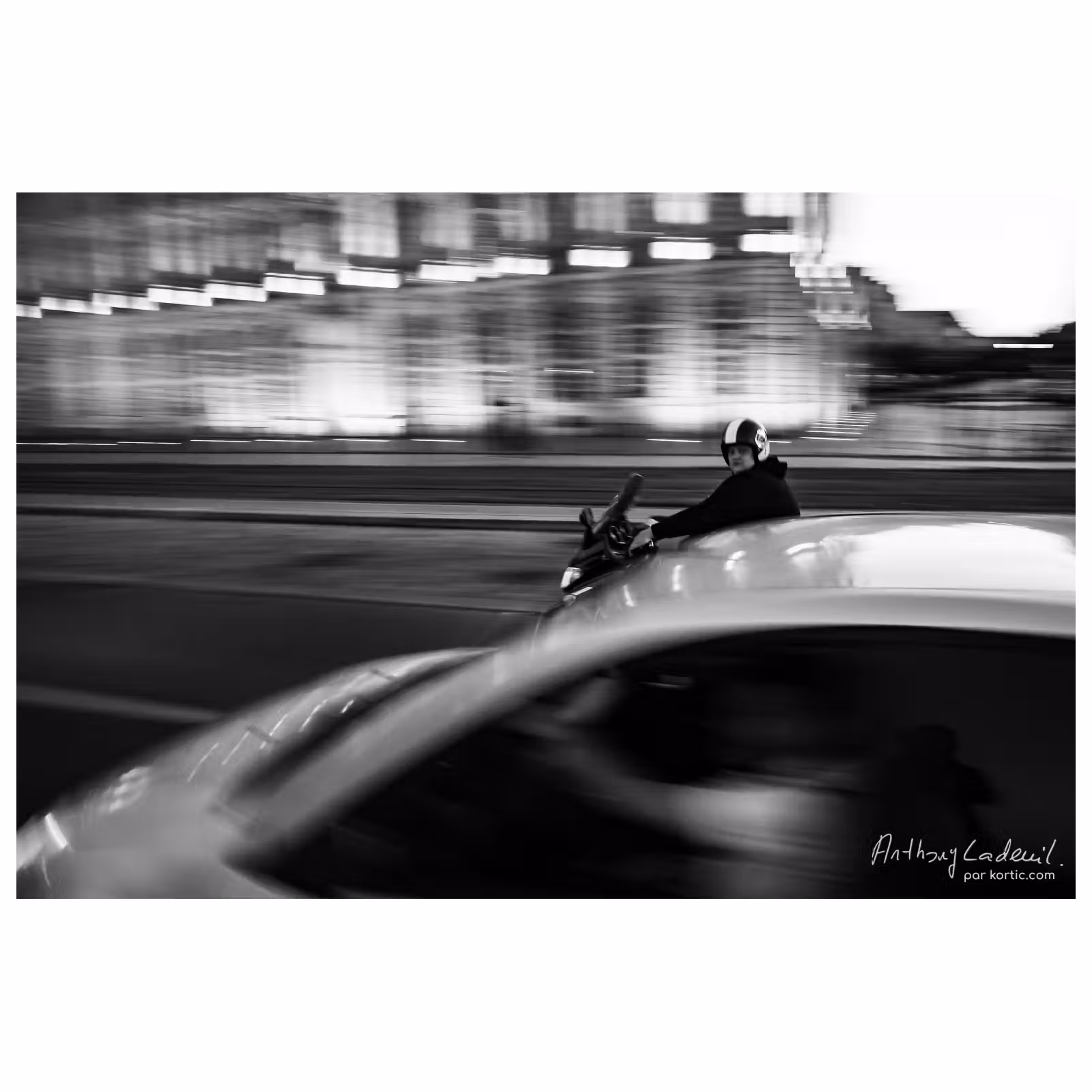 effet de filé d'un scooter et d'une voiture
