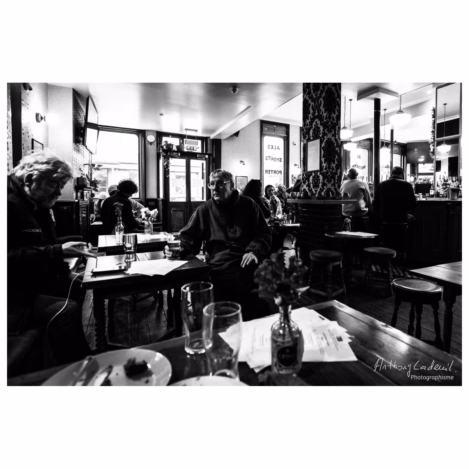 Photo d'ambiance dans un pub à Camden Town, Londres
