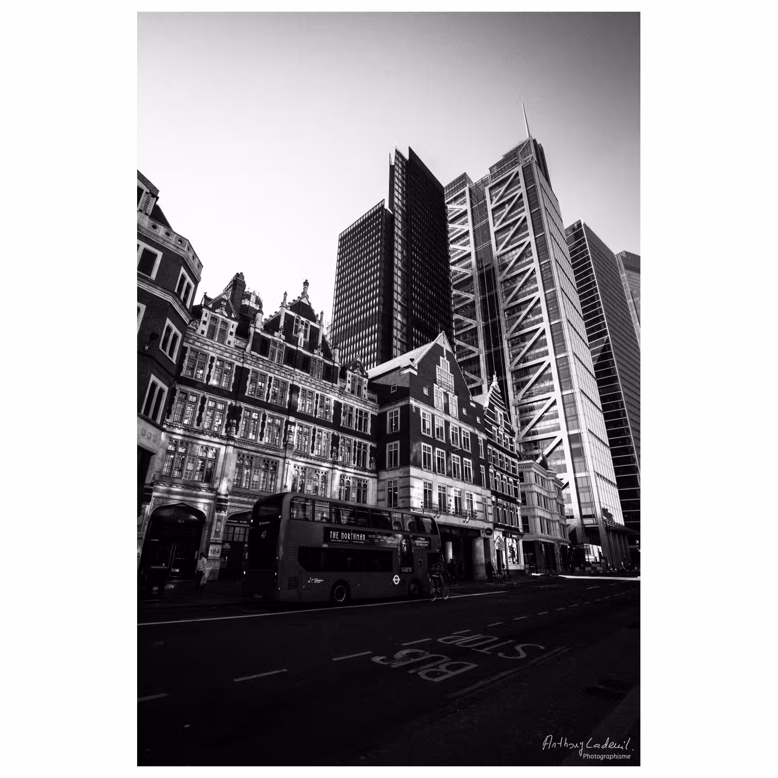 Vue de la City de Londres entourant des immeubles anciens