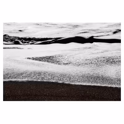 photographie de vagues échouant sur le sable