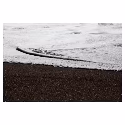 photographie de vagues échouant sur le sable
