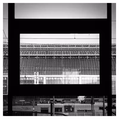 photographie abstraite d'une structure métallique en noir et blanc