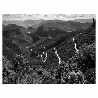 paysage d'Auvergne en noir et blanc. Vue du col de Rousset.