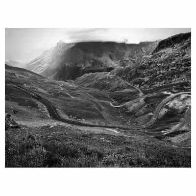 vue plongeante de la descente du col du Galibier côté Savoie