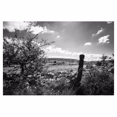 photo noir et blanc d'un paysage dans les Causses