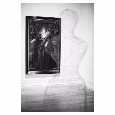 Photo en noir et blanc d'une installation au musée des beaux arts de Bilbao 2 sur 2