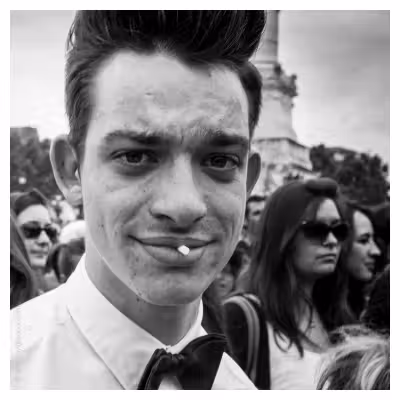 Portrait d'un homme avec un style années soixantes