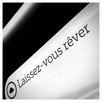 photographie sur laquelle est écrit « Laissez-vous rêver »